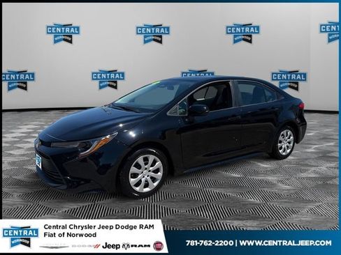 Used 2025 Toyota Corolla LE FWD image 1