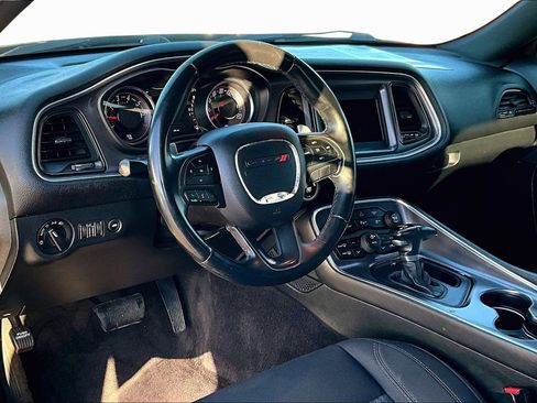 Used 2018 Dodge Challenger SXT image 12