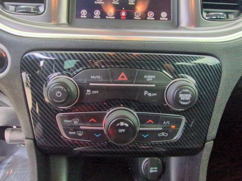 Used 2019 Dodge Charger SXT image 19