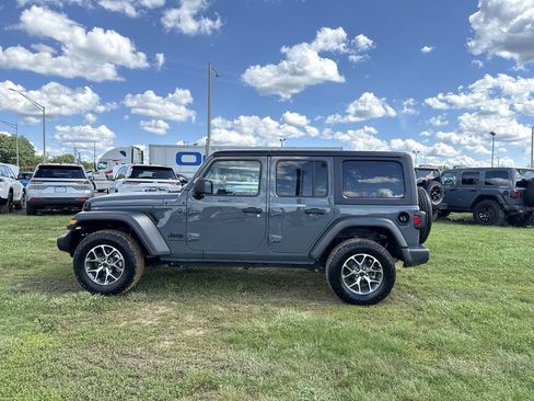 Used 2025 Jeep Wrangler Unlimited Sport AWD/4WD image 11