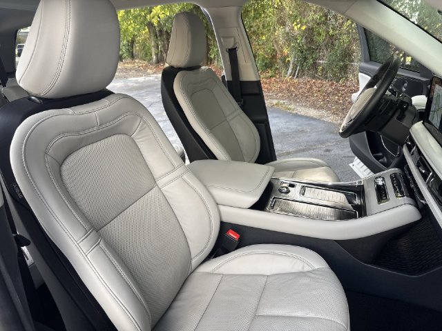 Used 2025 Lincoln Aviator Reserve w/ Illumination Package AWD/4WD image 10