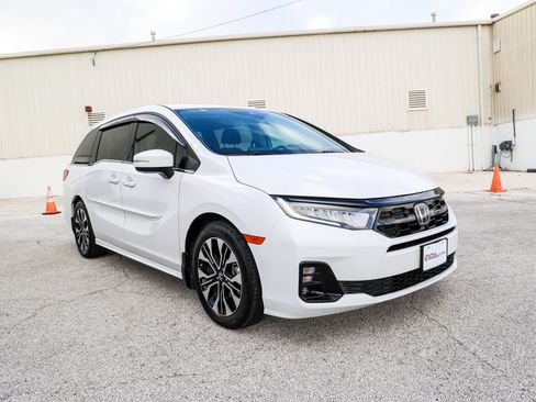 Used 2025 Honda Odyssey Elite image 5