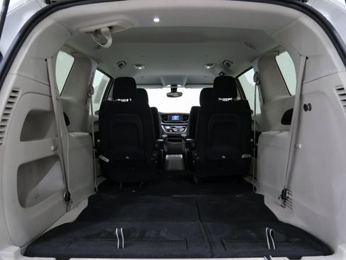 Used 2017 Chrysler Pacifica LX image 27