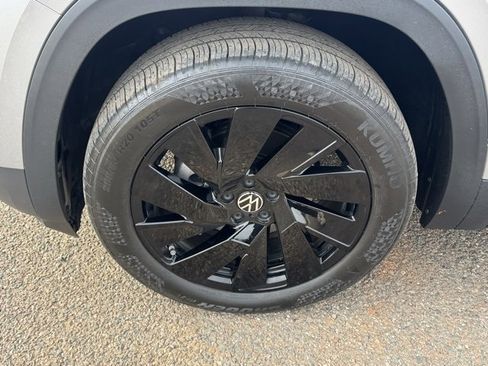 Used 2024 Volkswagen Atlas SE image 8