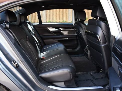 Used 2017 BMW 750i xDrive image 51