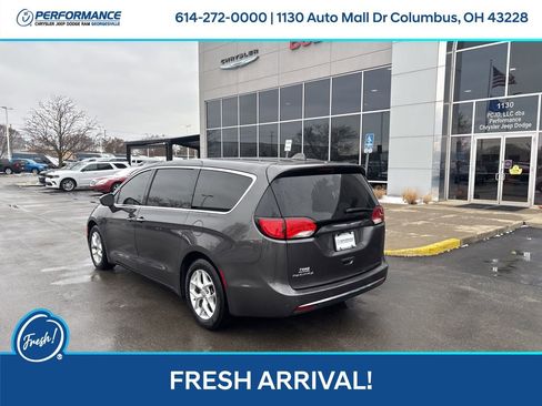Used 2018 Chrysler Pacifica Touring Plus w/ Tire & Wheel Group image 6