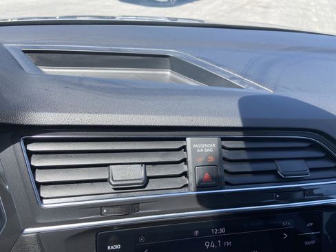 Used 2023 Volkswagen Tiguan SE w/ Panoramic Sunroof Package FWD image 28