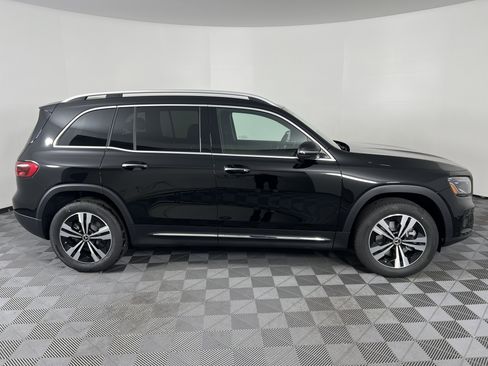 Used 2025 Mercedes-Benz GLB 250 4MATIC image 13
