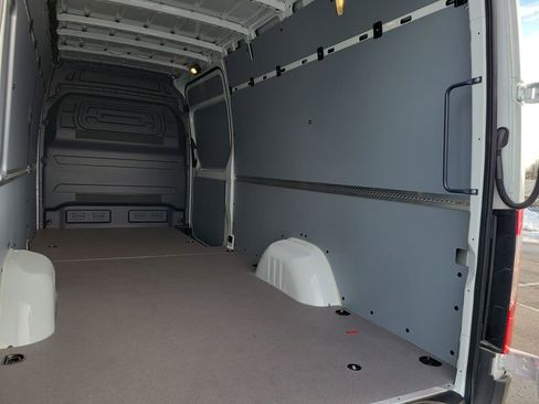Used 2025 Mercedes-Benz Sprinter 2500 image 15