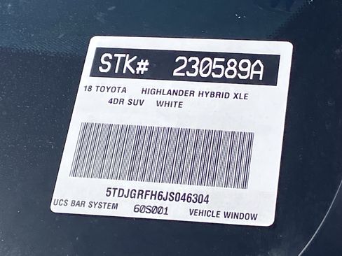 Used 2018 Toyota Highlander XLE w/ Carpet Mat Package (TMS) image 10