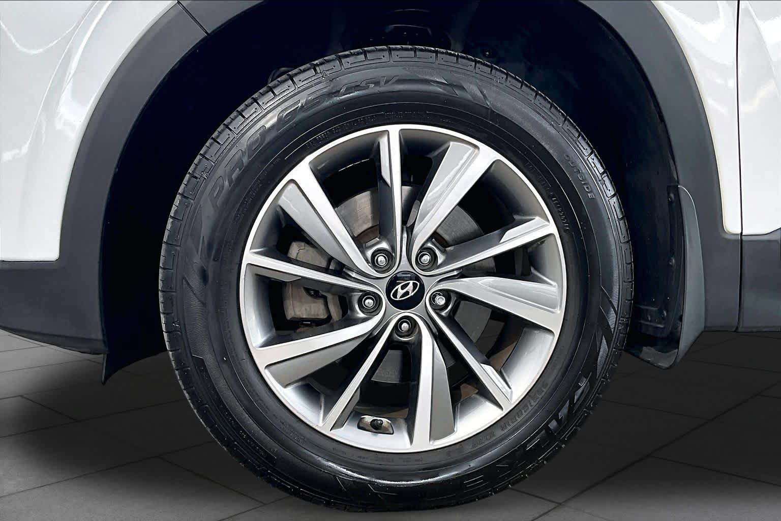 Used 2020 Hyundai Santa Fe SEL w/ Convenience Package FWD image 21