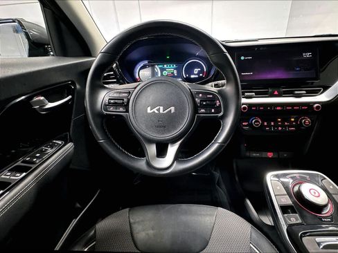 Used 2022 Kia Niro EX FWD image 8