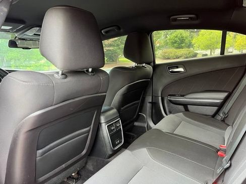 Used 2015 Dodge Charger SXT RWD image 15