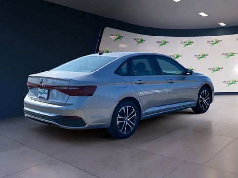 Used 2025 Volkswagen Jetta Sport image 3