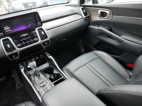 Used 2022 Kia Sorento S image 11