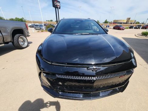 Used 2025 Chevrolet Equinox EV RS FWD image 2