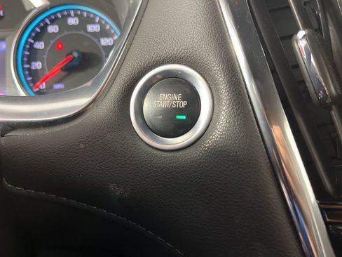 Used 2023 Chevrolet Traverse LT image 36