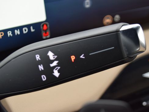 Used 2025 Buick Enclave Preferred image 24