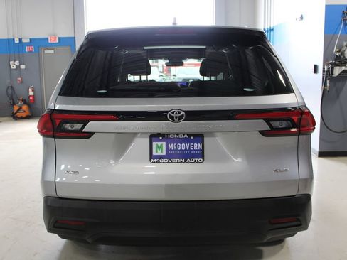 Used 2024 Toyota Grand Highlander AWD image 24