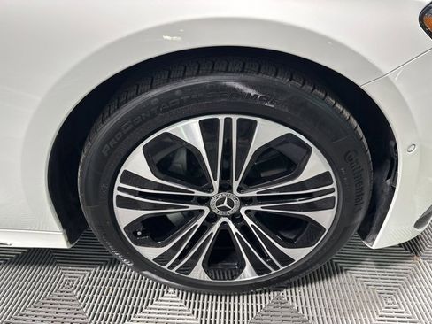 Used 2025 Mercedes-Benz E 350 4MATIC Sedan image 9