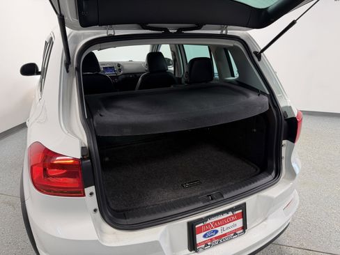 Used 2017 Volkswagen Tiguan Sport image 26