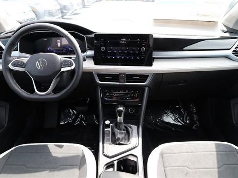 New 2025 Volkswagen Taos SE image 25