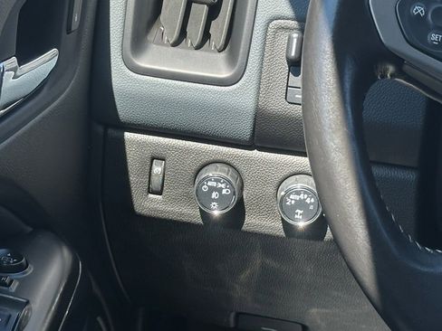Used 2022 Chevrolet Colorado Z71 w/ Safety Package AWD/4WD image 11
