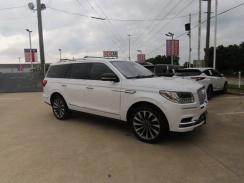 Used 2019 Lincoln Navigator Select w/ Technology Package RWD image 6