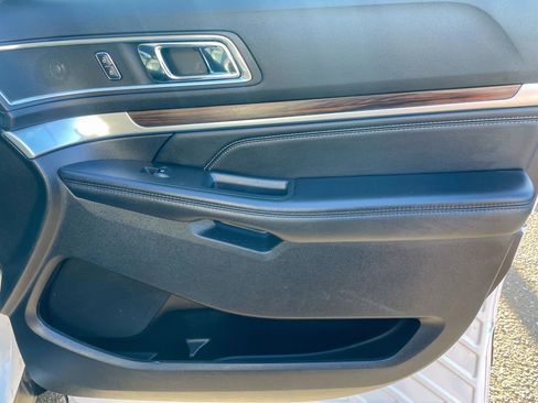 Used 2018 Ford Explorer Limited image 25