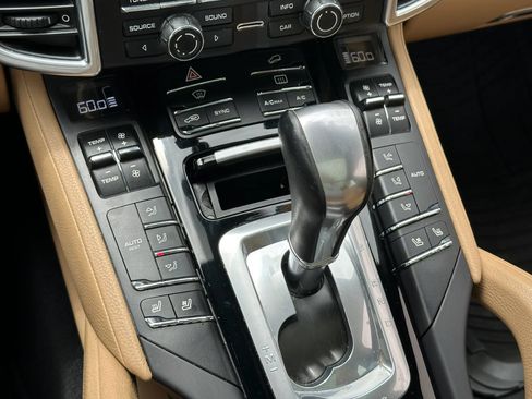 Used 2016 Porsche Cayenne AWD/4WD image 31