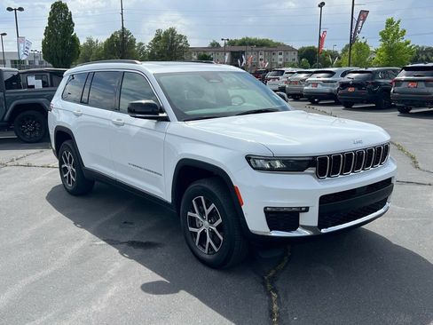 Used 2025 Jeep Grand Cherokee L Limited w/ Luxury Tech Group II AWD/4WD image 6