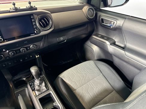 Used 2020 Toyota Tacoma TRD Off-Road image 22