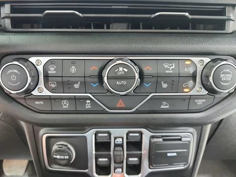Used 2026 Jeep Wrangler Unlimited Sport AWD/4WD image 33