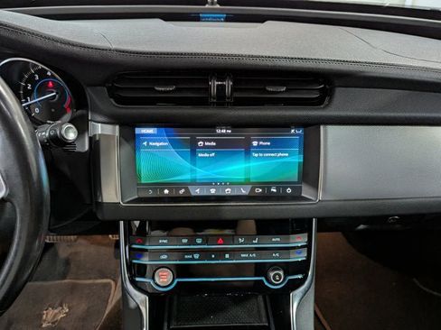 Used 2019 Jaguar XF Prestige image 35