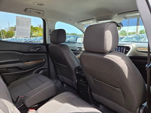 Used 2023 GMC Acadia SLE w/ Driver Convenience Package image 12