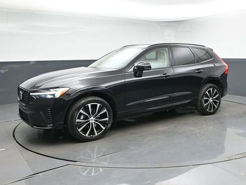 Used 2023 Volvo XC60 B5 Plus w/ Climate Package AWD/4WD image 4