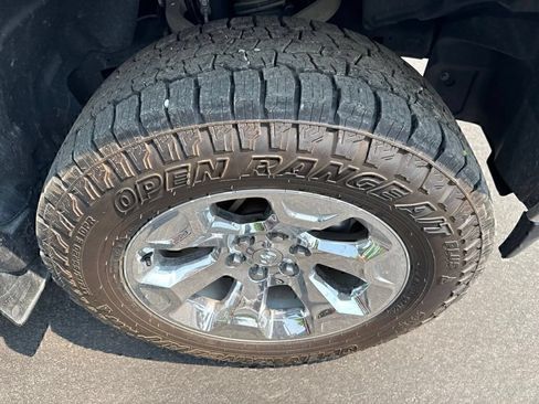 Used 2019 RAM 1500 Laramie AWD/4WD image 4