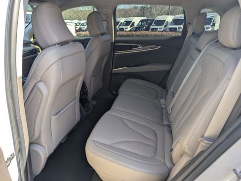 Used 2022 Lincoln Nautilus FWD image 13