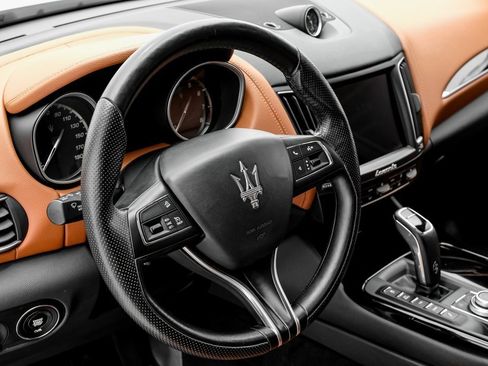 Used 2020 Maserati Levante image 15