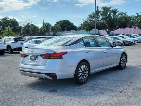 Used 2024 Nissan Altima 2.5 SV FWD image 6