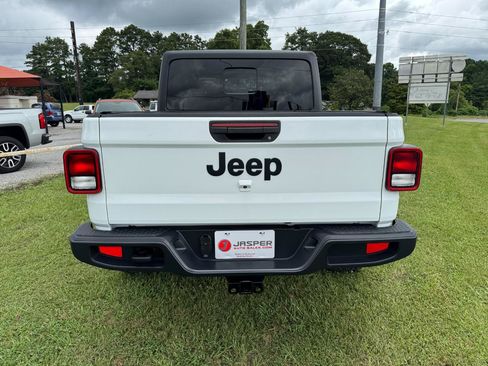 Used 2021 Jeep Gladiator Sport AWD/4WD image 4