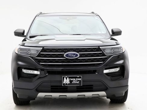 Used 2022 Ford Explorer XLT w/ Equipment Group 202A image 5
