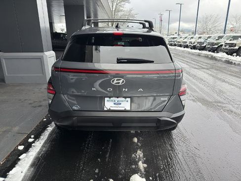 Used 2025 Hyundai Kona SEL image 5