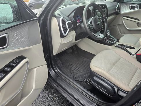 Used 2020 Kia Soul LX image 4