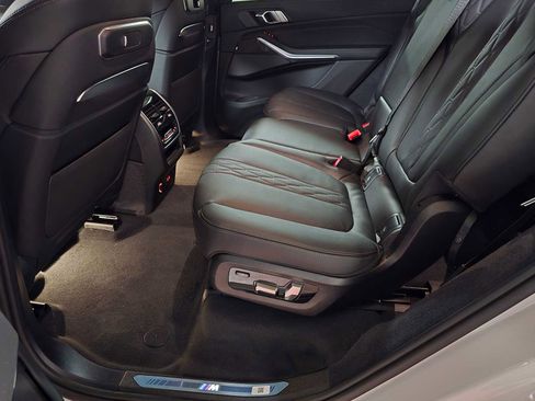 New 2026 BMW X7 M60i image 21