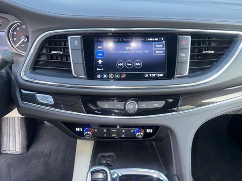 Used 2020 Buick Enclave Essence w/ Sport Touring Edition image 20