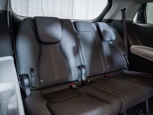 Used 2024 Kia Carnival LX image 34