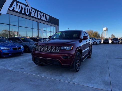 Used 2019 Jeep Grand Cherokee Altitude image 1