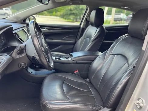 Used 2018 Buick LaCrosse Essence FWD image 19
