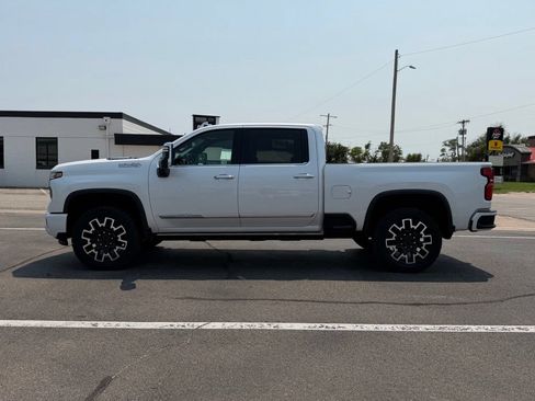 Used 2024 Chevrolet Silverado 2500 High Country w/ High Country Premium Package AWD/4WD image 6